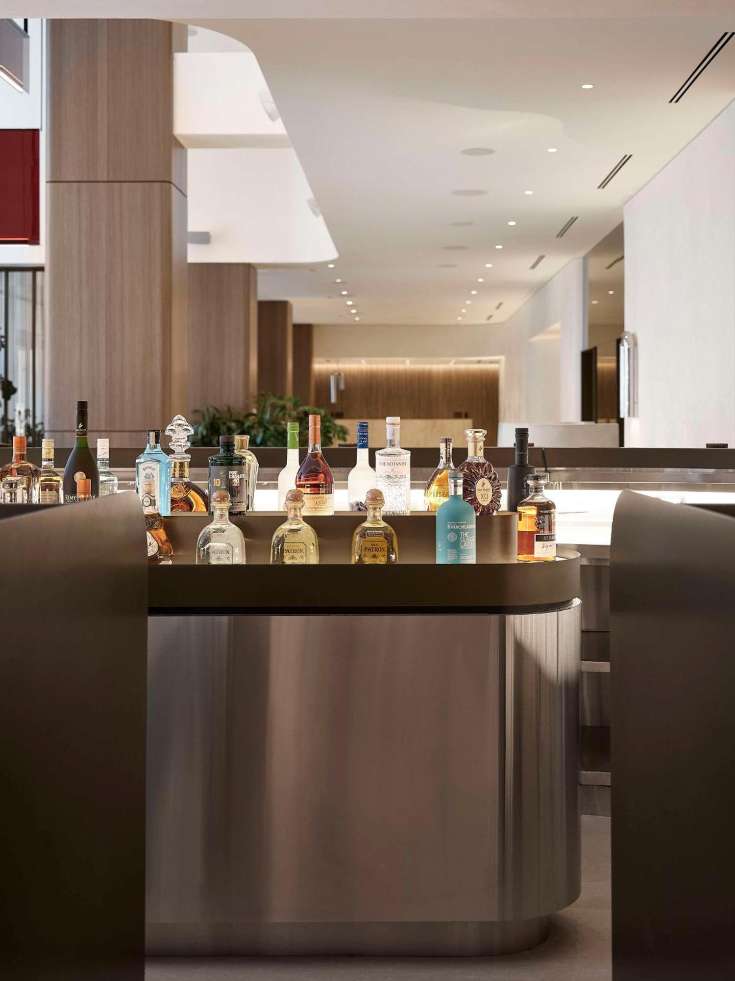 Vogue Hotel Montreal Downtown, Curio Collection By Hilton Exterior foto